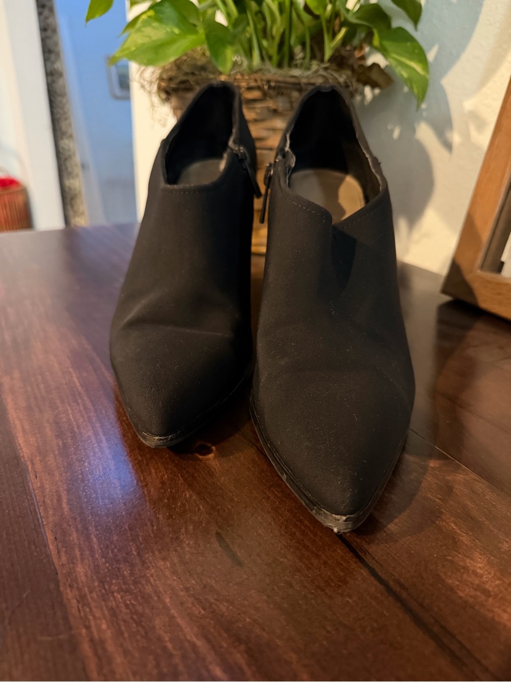 Donald Pliner Black Pointed Toe Heeled Ankle Booties Size 9M